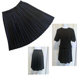 Vintage Y2K Black Pleated Skirt - Made in USA - Size Small
